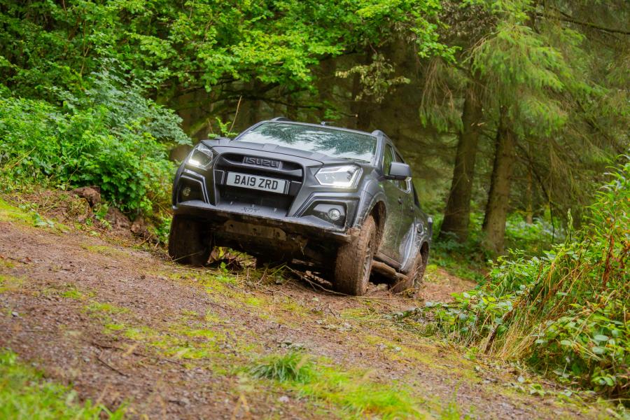  Isuzu D-Max XTR 2019 года  (UK) (фото 29 из 40)